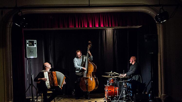 Das Trio Tango Transit gastierte in der Reihe Elsa 47 im Elsicher Dorfhaus.Foto: Jochen Berger