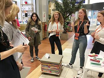 Hier mussten (von rechts) Maja Ernst, Nora Diem und Laura Postler der Jury über ihre Geschäftsidee Rede und Antwort stehen. Foto: EBRG