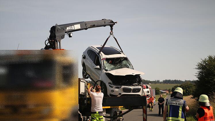 Ansbach: BMW überschlägt sich mehrfach bei Unfall - Frau verletzt