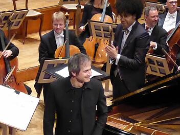 Piotr Anderszewski war der Solist in Mozarts Klavierkonzert KV 453. Der Venezolaner Rafael Payare stand am Pult.  Foto: Ahnert