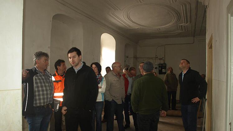 Der Oerlenbacher Gemeinderat im Schloss Ebenhausen Foto: Stefan Geiger