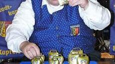 Roland Jonak beim Glockensolo in der Kupferberger Stadtpfarrkirche.  Foto: Klaus-Peter Wulf