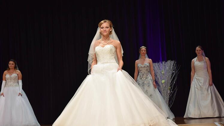 Louisa Weidekind, Braut des Jahres 2016, glänzte bei der Hochzeitsmesse. Foto: Daniela Pondelicek