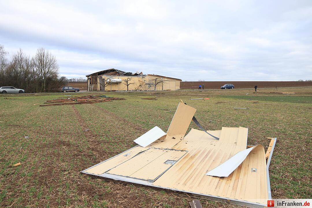 Katastrophenfall nach Tornado ausgerufen - Rund 53 Häuser in Kürnach teils schwer beschädigt