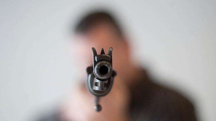 Als eine Frau auf dem Weg nach Hause war, wollte sie zwischen eine Prügelei gehen und den Streit schlichten. Doch dann schoss einer der Männer ihr ins Gesicht. Foto: Victoria Bonn-Meuser/dpa
