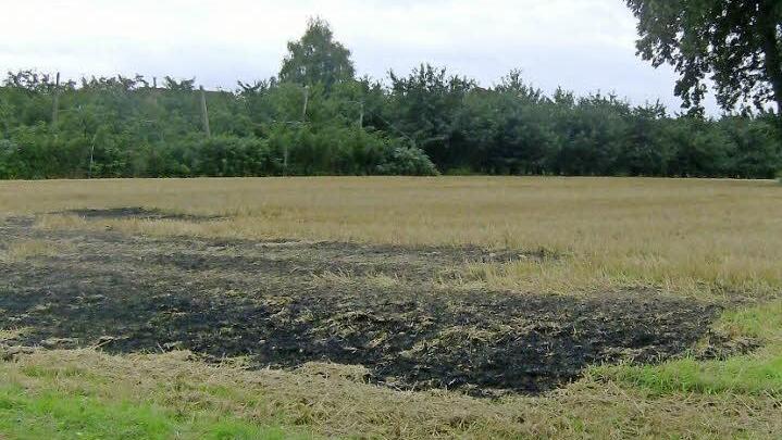 Auf diesem Feld bei Lilling hat es in der Nacht auf Donnerstag gebrannt.   Foto: Malbrich