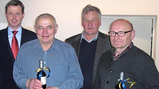 Die Geehrten (von links): Robert Dotterweich, Manfred Bauernschmitt und Ludwig Dotterweich. Im Hintergrund: MdB Thomas Silberhorn und Andreas Knorr  Foto: pr