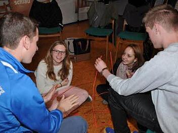 Beim Teambuilding in der Azubi-Akademie werden gemeinsam Problemlösungen gesucht. Foto: BDS