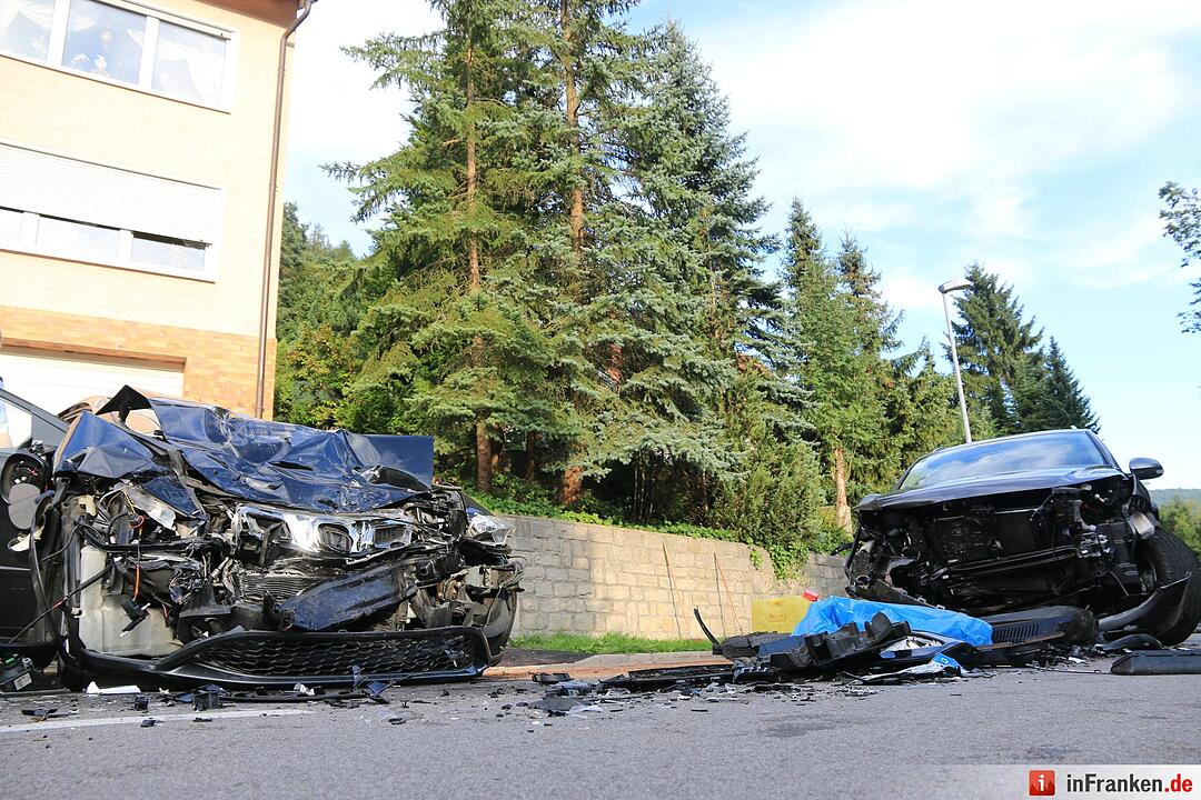 Auto übersehen: Zwei Verletzte bei Unfall in Ebermannstadt