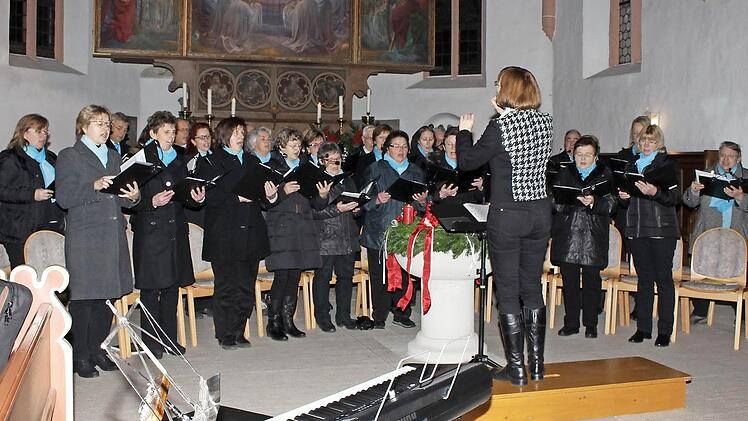 Ingrid Geyer dirigiert den Liederkranz Frohsinn. Fotos: Evi Seeger