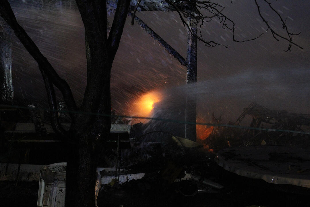 Tragödie in Mittelfranken: 56-Jähriger und seine zwei Hunde sterben bei Feuer in Gartenlaube