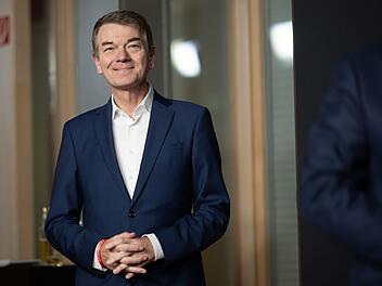 J&ouml;rg Sch&ouml;nenborn