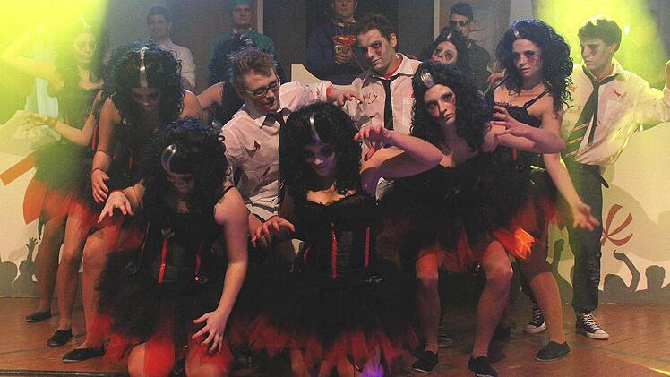 Vampire und weitere Untote im Haus des Gastes. Die Showtanzgruppe aus Euerdorf.