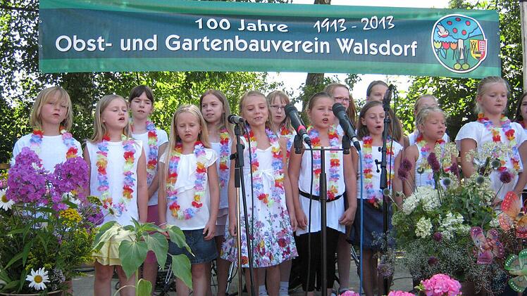 Die Praise Kids gratulierten musikalisch.