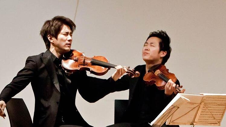 Podium junger Künstler: Das Novus String Quartet aus Korea begeisterte das Publikum bei seinem Coburg-Debüt im Pfarrsaal von St. Augustin.  Foto: Jochen Berger