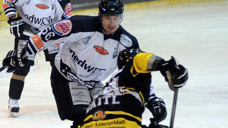 Tomas Urban erzielte zehn Sekunden vor der Schlusssirene den Treffer zum 4:3-Sieg der Alligators beim EV Pegnitz.  Foto: Picturedreams