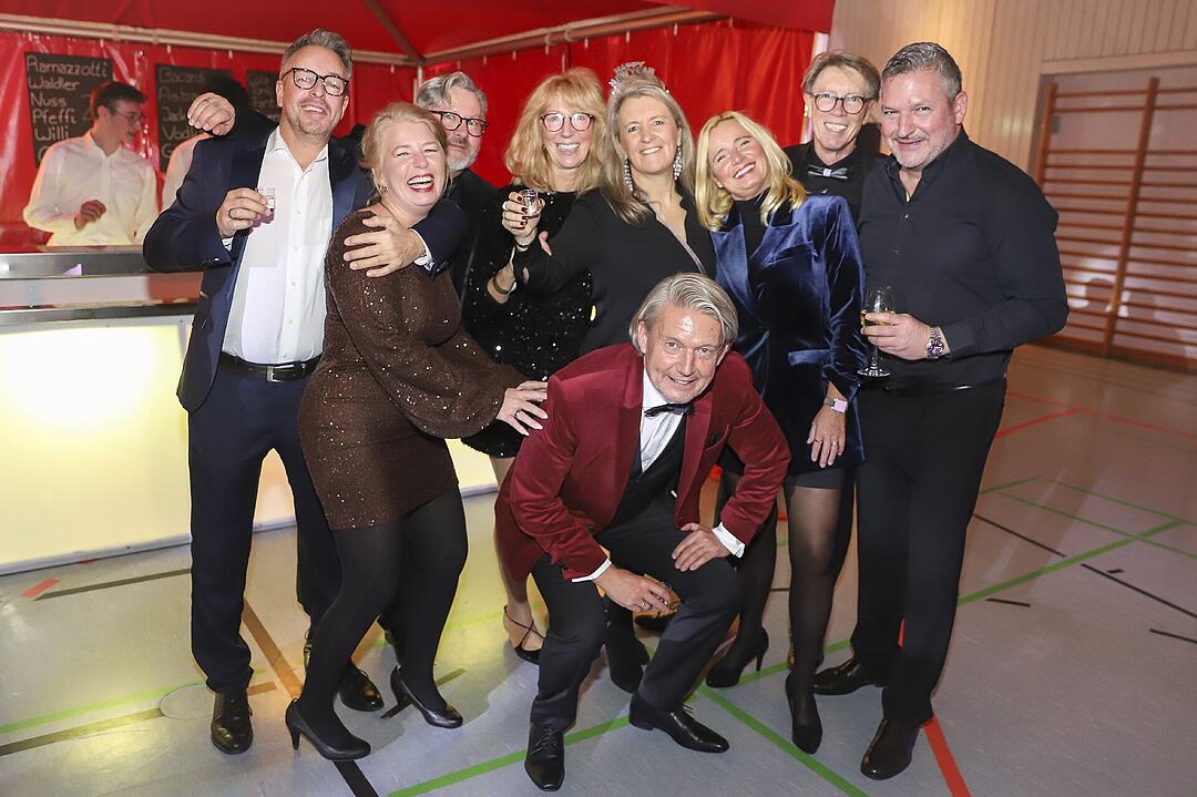 Es wurde in das Jahr 2025 gefeiert.