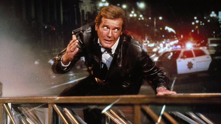 Im Kampf gegen einen machtl&uuml;sternen Gro&szlig;industriellen ger&auml;t James Bond (Roger Moore) immer wieder in halsbrecherische Situationen.