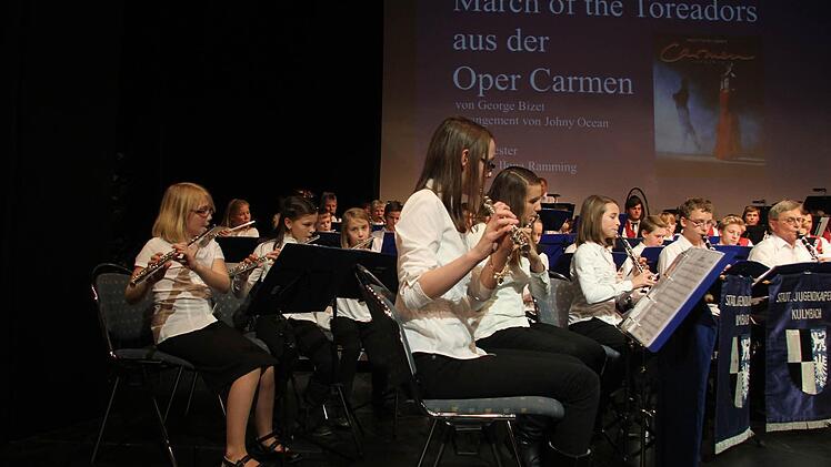 Das Vororchester musizierte unter anderem aus der Oper "Carmen"