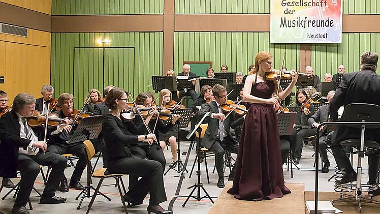 Impressionen vom Sinfoniekonzert der "Musikfreunde Neustadt" in der Mehrzweckhalle Heubischer Straße.Foto: Albert Höchstädter