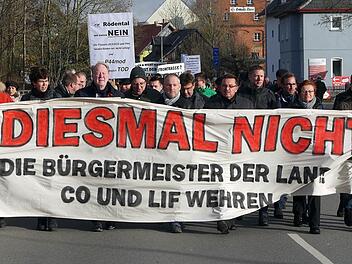 Vereint im Protest: die Bürgermeister der Landkreise Coburg und Lichtenfels. Nur die Stadt Coburg war nicht mit einem offiziellen Vertreter dabei.Foto: Berthold Köhler