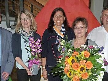 Die Grundschule Himmelkron-Lanzendorf hat mit Angelika Werner eine neue Rektorin. Unser Bild zeigt (von links) Rektor Mathias Liebig von der Grund- und Mittelschule Neuenmarkt-Wirsberg, stellvertretende Schulleiterin Lisa Herold, Schulrätin Kerstin Zapf, Rektorin Angelika Werner und Bürgermeister Gerhard Schneider.  Foto: Werner Reißaus