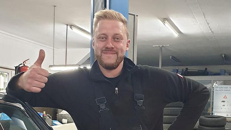 Ein Kfz-Technikmeister aus Oberfranken hat im Lockdown eine solidarische Aktion gestartet: Seine Werkstatt repariert die Autos von Menschen, die aufgrund der Pandemie finanziell in Not sind, umsonst.