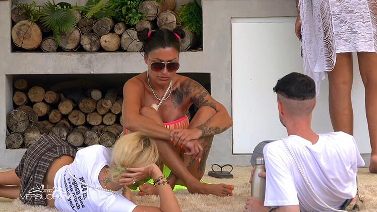 In der "Villa der Versuchung" hat Jasmin über ihre Kindheit und über ihre Tochter gesprochen.