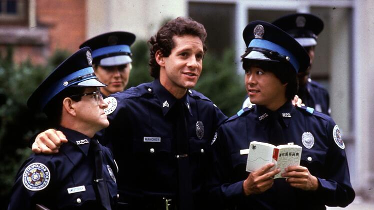 Die Rolle des Polizisten Carey Mahoney in der "Police Academy"-Reihe machte Steve Guttenberg (Mitte) zum Star.