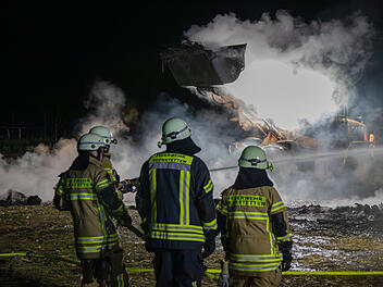 Osterfeuer sorgt beinahe f&uuml;r offenes Feuer in Scheune im Kreis Ansbach