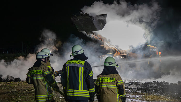Osterfeuer sorgt beinahe f&uuml;r offenes Feuer in Scheune im Kreis Ansbach