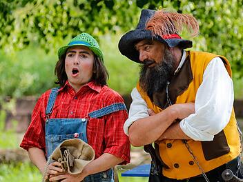 Gastregisseurin Stephanie Kuhlmann hat mit dem Stück "Der Räuber Hotzenplotz" einen rasanten Theaterspaß inszeniert. Foto: Matthias Hoch