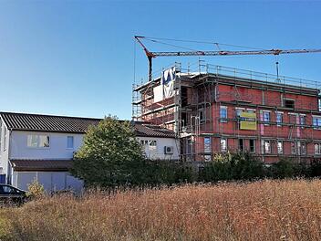 Mit ihrem viergeschossigen Neubau erweitert die BLS-Analytik GmbH an der Columbiastraße in Bad Kissingen ihre Nutzfläche von 800 auf 2000 Quadratmeter.Sigismund von Dobschütz