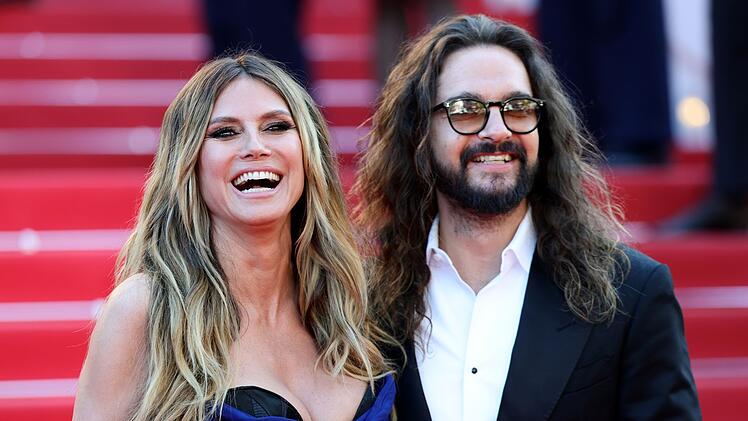 In seinem Podcast verriet Tom Kaulitz, welches Kleidungsst&uuml;ck seine Frau Heidi Klum an ihm "furchtbar" findet.