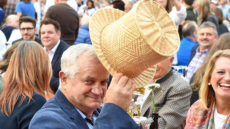 Gute Laune herrschte unter den Besuchern, wie man hier sehen kann.