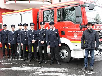 Das TSF mit Harald Umkehr (2. Vorsitzender), Christian Döll (Gerätewart), Jonas Vonroth (Gruppenführer "Jugend"), Jürgen Schneider (Gruppenführer), Markus Leitschuh (Gerätewart), Johannes Fröhlich (2. Kommandant), Torsten Büchner (1. Kommandant/ Vorsitzender) sowie Bürgermeister und Schirmherr Gotthard Schlereth. Carolin Granich