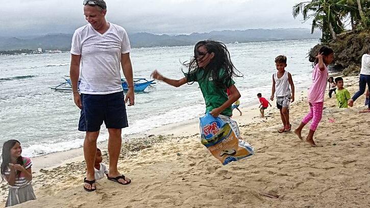 Boracay_Kinderfest-Reissackhüpfen