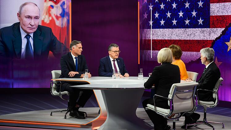 Die Aussagen der geladenen Experten versetzten Maybrit Illner bezüglich der USA und Russland in Sorge.