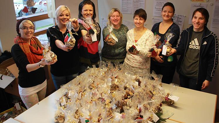 Irgendwie gehört das zum Mamasein auch dazu: Am Wochenende teilen sich die Frauen auf, wer wann hilft beim Zeiler Weihnachtsmarkt. Foto: Sarah Dann