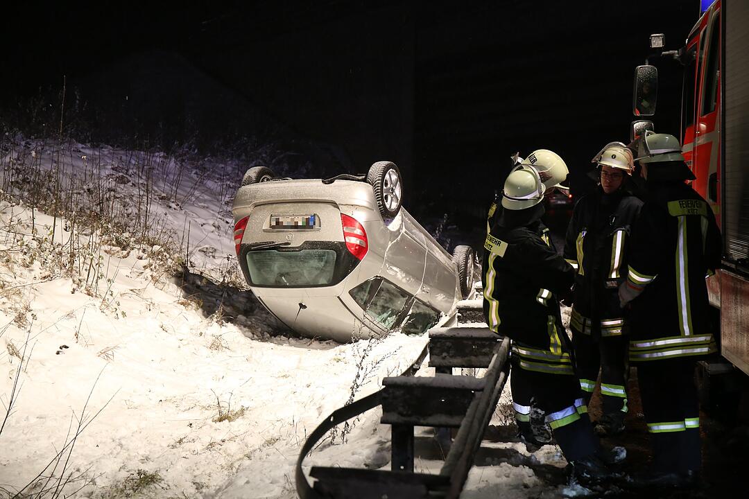 19-Jähriger überschlägt sich auf A72 bei Hof