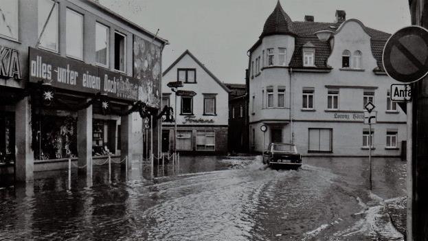 Vor der Weka (links) stand alles unter Wasser.