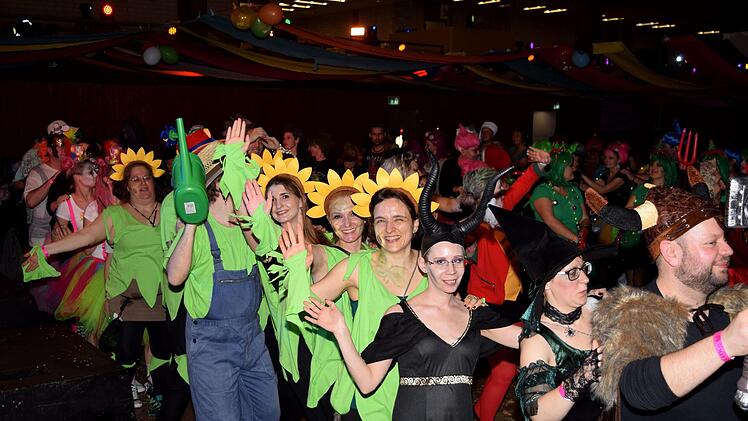 Die Stimmung war bei allen Ballbesuchern pr&auml;chtig.  Fotos: Dieter Radziej