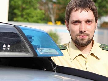 Marco Schardt ist einer von zwei neuen Polizisten bei der Inspektion in Lichtenfels.  Fotos: Jan Koch