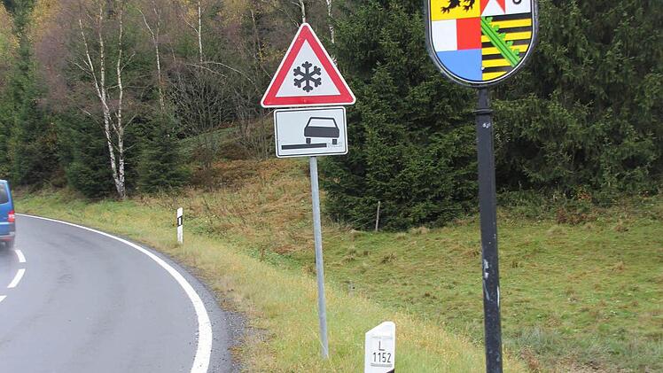 Hier beginnt Thüringen. Ab hier wurde 1989 in wenigen Tagen ein neues Straßenstück gebaut. (Foto: Friedwald Schedel)