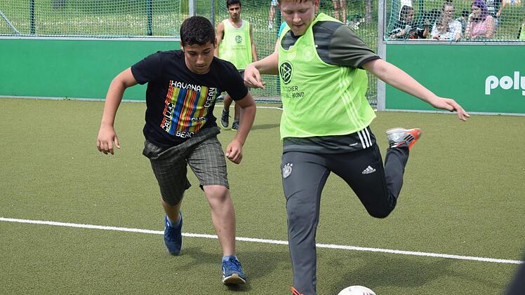 Besonders spannend: Beim Fußballturnier treten die Mannschaften der Klassen einer Jahrgangsstufe gegeneinander an. Foto: Daniela Pondelicek