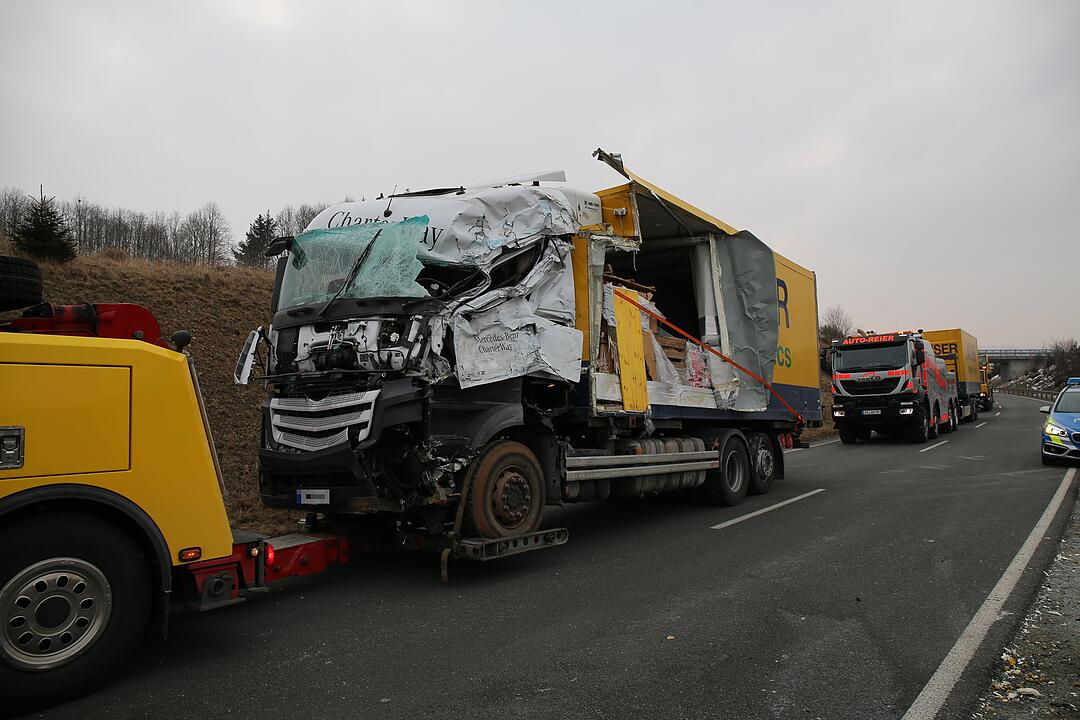Schwerer Lkw-Unfall im Landkreis Hof