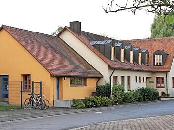 Immer wieder steht der Kindergarten in Rentweinsdorf auf der Tagesordnung des Marktgemeinderates. Er wird saniert und erweitert. In der neuerlichen Sitzung ging es um Vereinbarungen mit dem Träger und mit der Stadt Ebern, die gebilligt wurden.  Foto: Günther Geiling