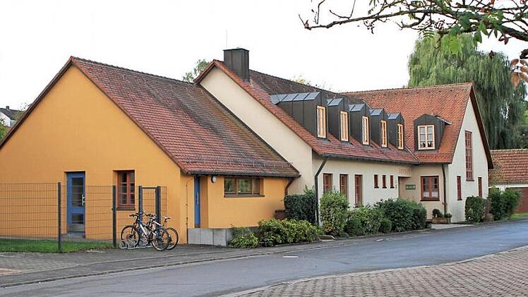 Immer wieder steht der Kindergarten in Rentweinsdorf auf der Tagesordnung des Marktgemeinderates. Er wird saniert und erweitert. In der neuerlichen Sitzung ging es um Vereinbarungen mit dem Träger und mit der Stadt Ebern, die gebilligt wurden.  Foto: Günther Geiling