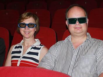 Haben den Durchblick, was Kinotechnik betrifft: Brigitte Grober (mit der neuen 3D-Brille) und Stefan Grober (mit der veralteten)  Fotos: Sabine Herteux