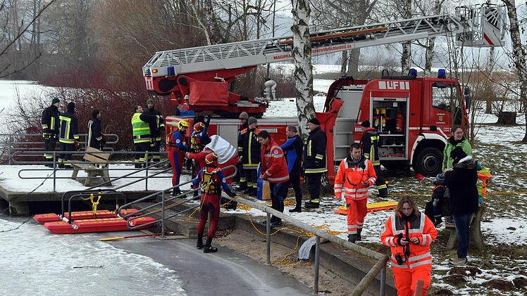 Auch die Drehleiter des Landkreises kam zum Einsatz.